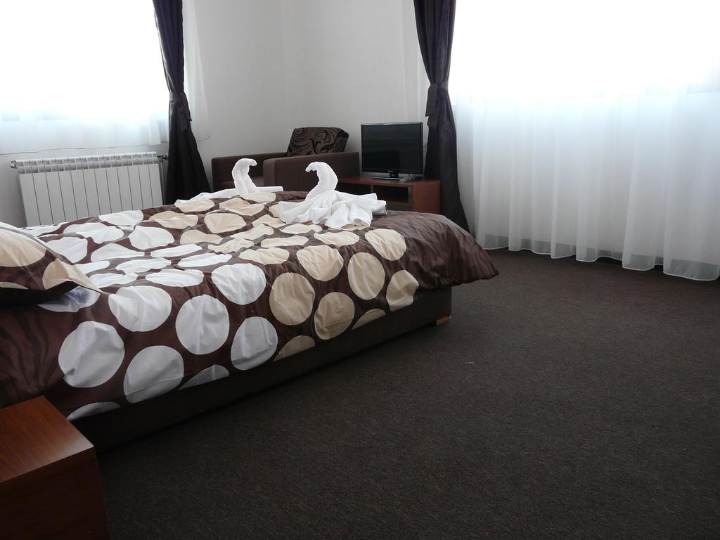 ספרבה בניה Yuliya Guest House מראה חיצוני תמונה