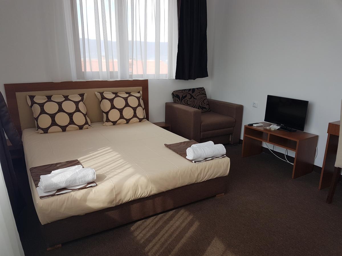 ספרבה בניה Yuliya Guest House מראה חיצוני תמונה